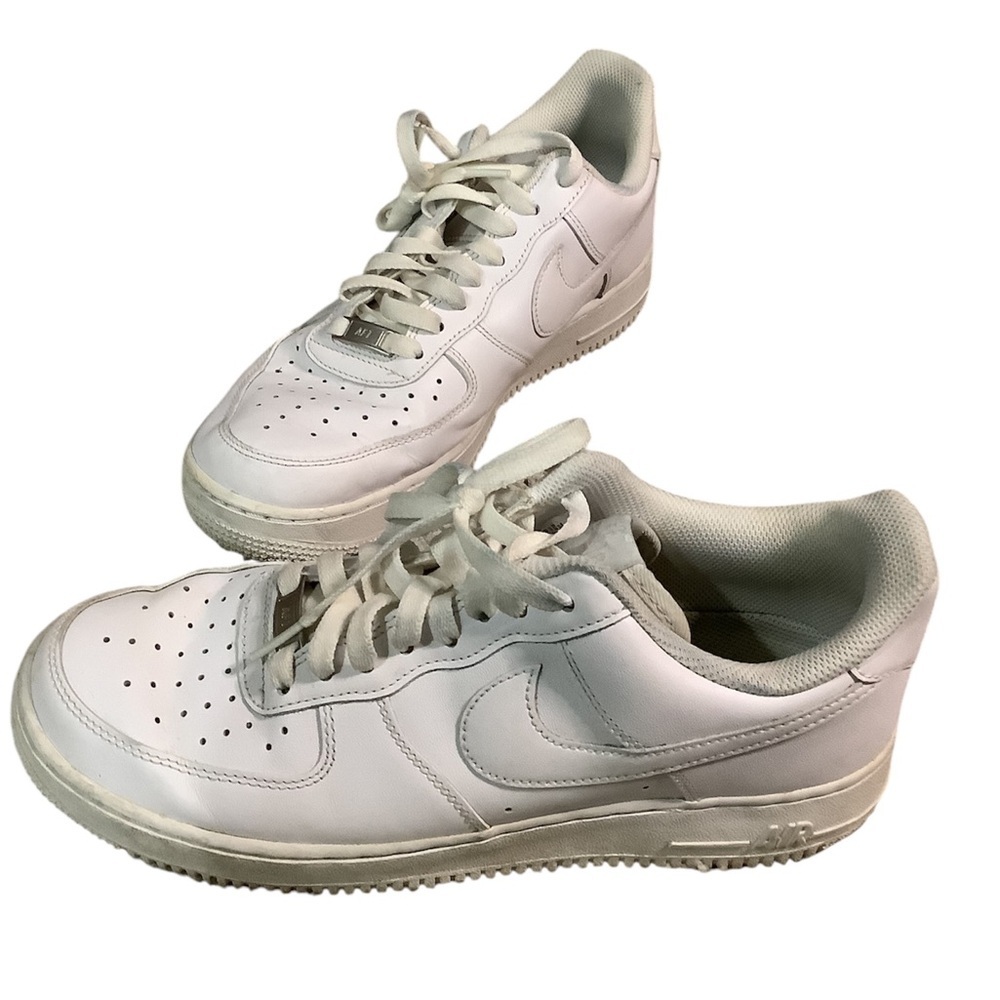 Nike airforce 1s in white